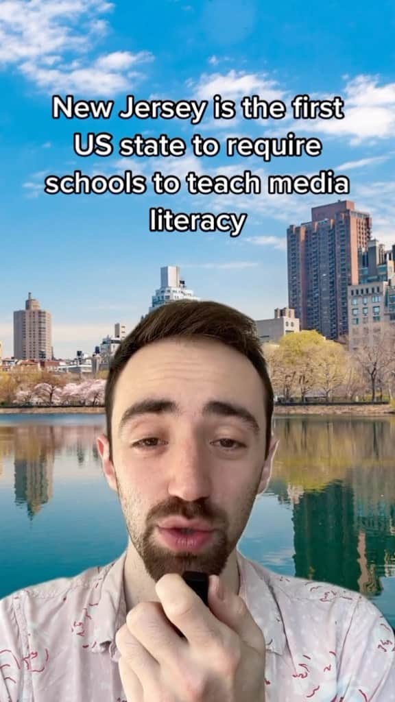 Jacob Simonのインスタグラム：「Media literacy should be taught in schools across the world, especially with so much misinformation swirling around. We’re starting a new series to share how anyone can critically analyze fossil fuel marketing 🌎」