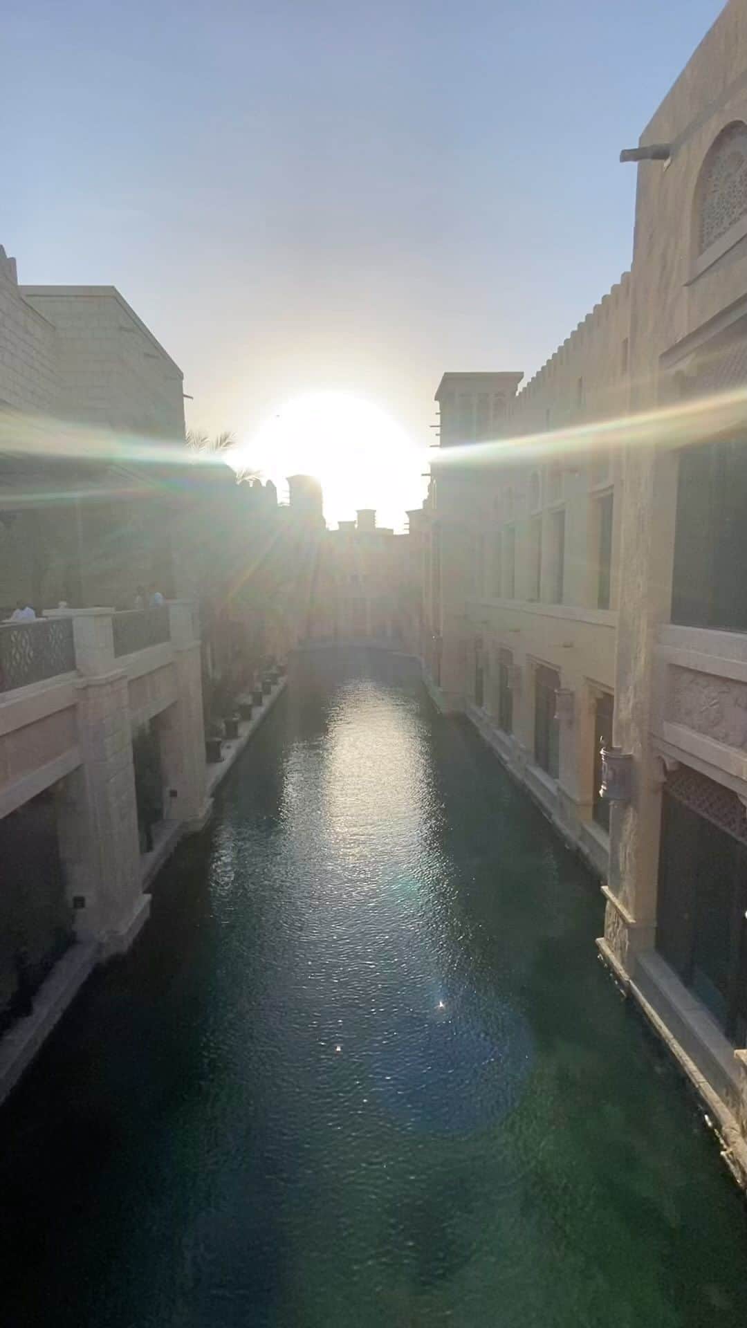小泉里子のインスタグラム：「思わぬ癒し時間♡  突然出会う、最高のsunsetが好き♡  #dubai #satokodubai #madinatjumeirah」