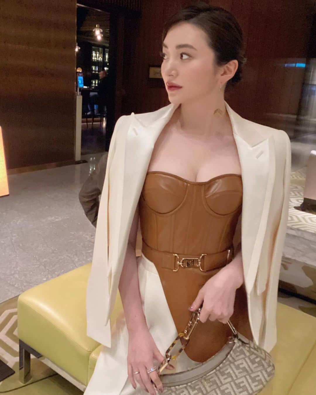 のインスタグラム：「Ready for the special night out🤎 @fendi」