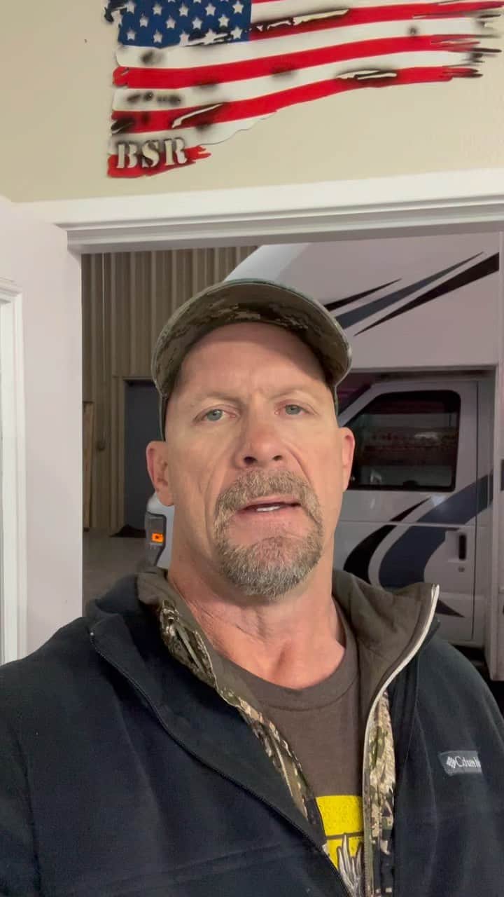 ストーン・コールド・スティーブ・オースチンのインスタグラム：「Big news coming soon… Follow  @WWEonAE for more. 👀 #WWEonAE」
