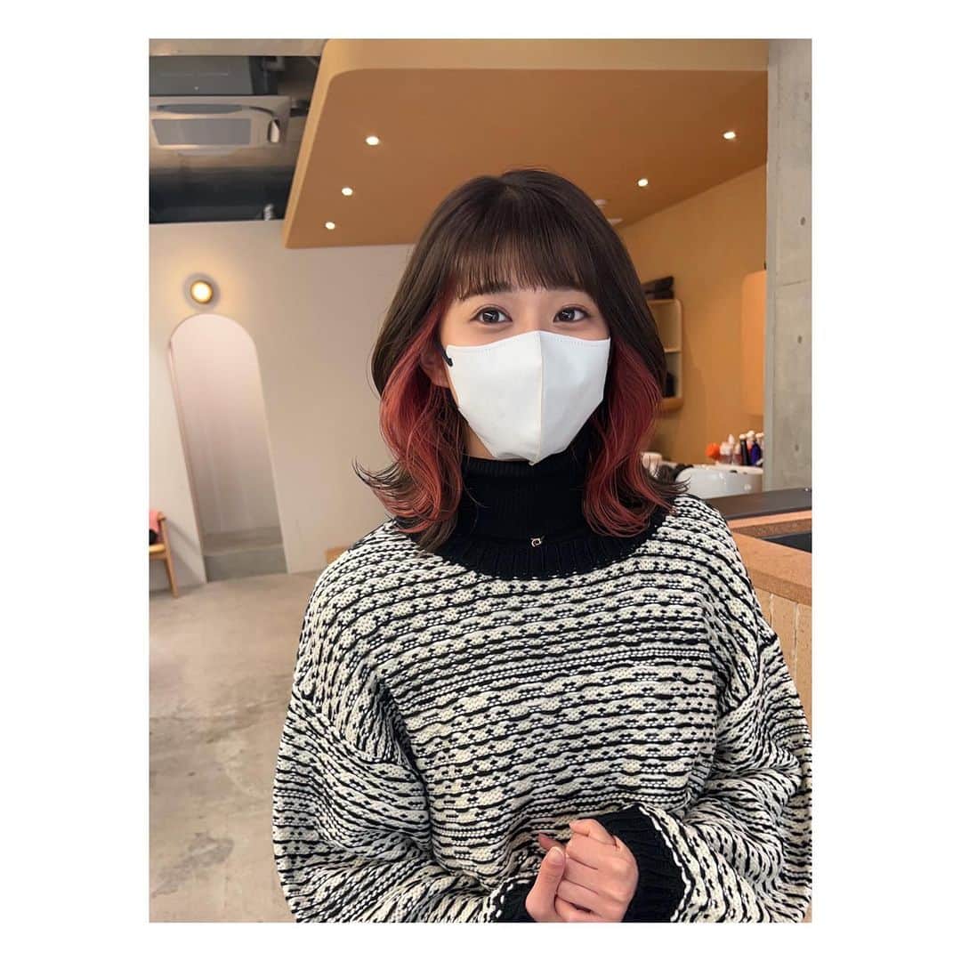 山本里咲のインスタグラム：「😬💞 #インナーカラー #ピンク  数週間の楽しいピンクライフでした、！ ありがとうございました✌️ @koba_hikaru」
