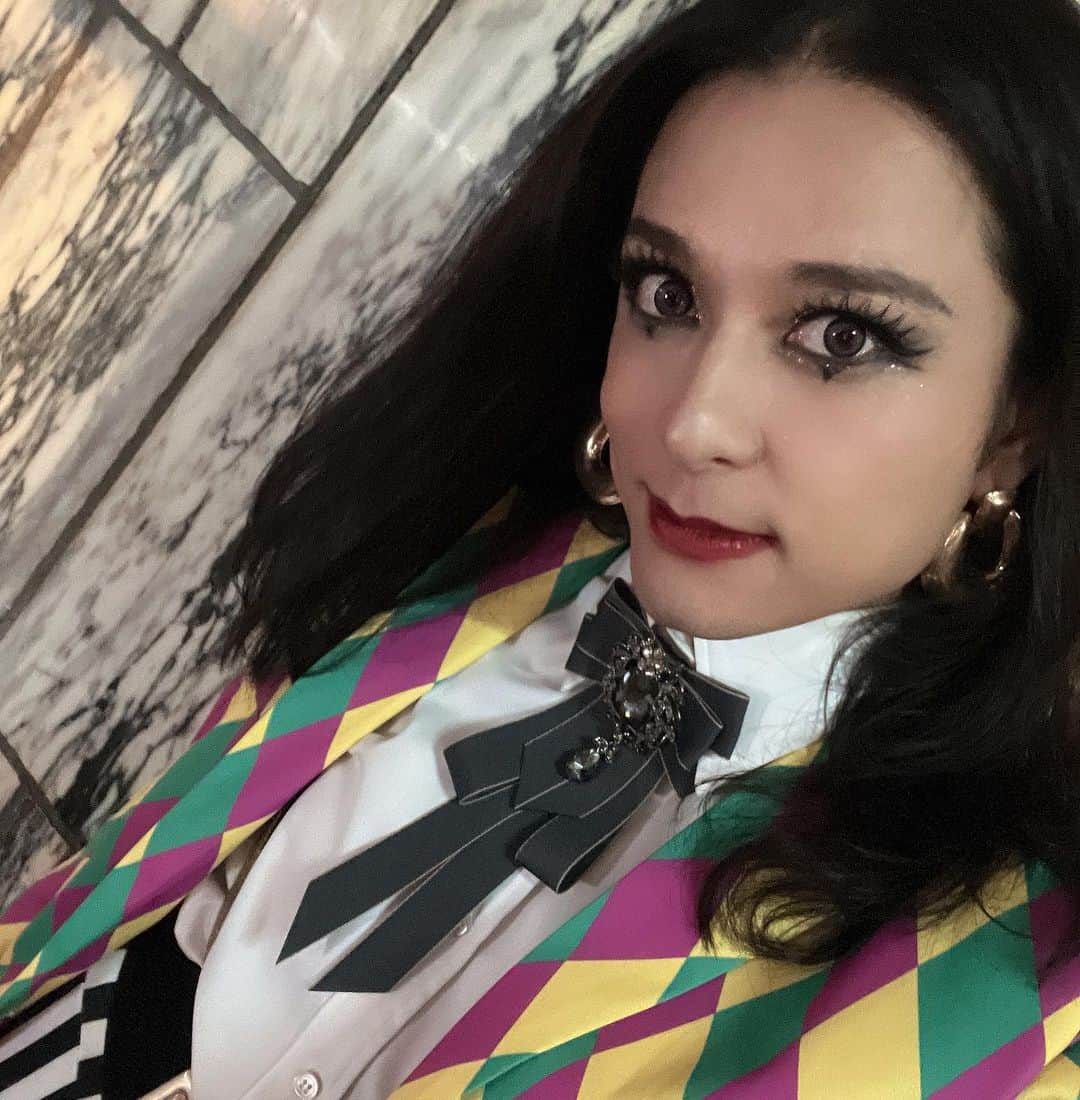 HIDEKiSMさんのインスタグラム写真 - (HIDEKiSMInstagram)「CABARET ENGAB vol.4👠 ご来場、ご視聴いただきありがとうございました♥️♠️♦️♣️ 「不思議の国のアリス」をテーマに構成🐇 新曲や懐かしいあの曲や、ソロ曲まで盛り沢山だったでしょ💋 アーカイブは2/19 23:59まで🫶  #ENViiGABRIELLA #HIDEKiSM #エンガブ  #ヒデキズム #ENGA部 #エンガ部 #不思議の国のアリス #CABARETENGAB #キャバガブ4」2月16日 18時49分 - hidekism