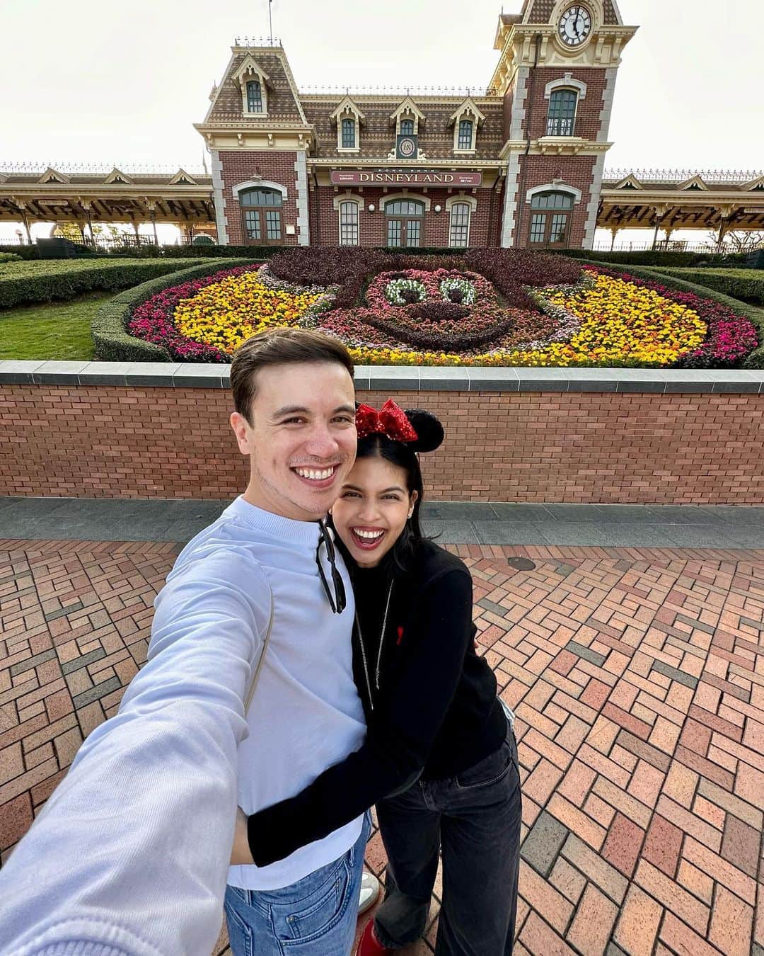 メイン・メンドーサのインスタグラム：「12 hours in Hong Kong because why not」