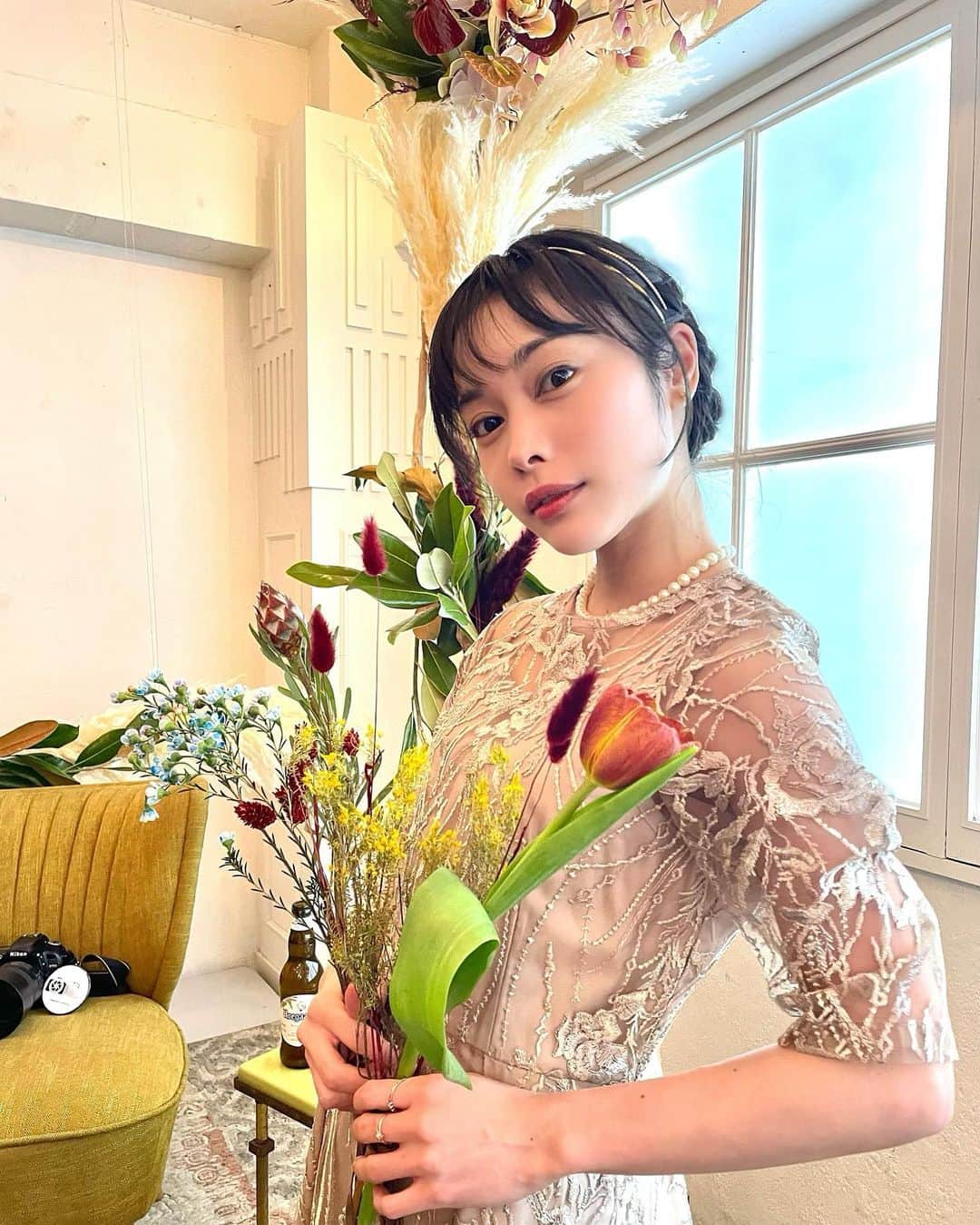 ＹＡＥ【MIO・YAE】のインスタグラム：「💒💐 ビンゴになりスキップで出ていったら司会の方に、うれしくてスキップする人初めて見ましたって言われちゃった😇 「カフェが似合う人」にも選ばれちゃった😇  一から創られたオリジナルな結婚式に、私もドライフラワーブッフェで摘んだもので彩りを添えました。 幸せもらっちゃった。 #結婚式#wedding」