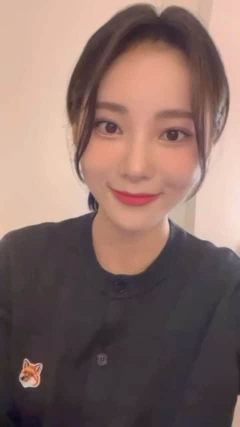 今月の少女のインスタグラム：「［🎥Jinsoul Comment🐠］ 2023.03.03 開催！ LOONA 1st Live “LOONATHEWORLD in TOKYO”  ジンソルからコメントが届きました💙  #今月の少女 #LOONA #이달의소녀」