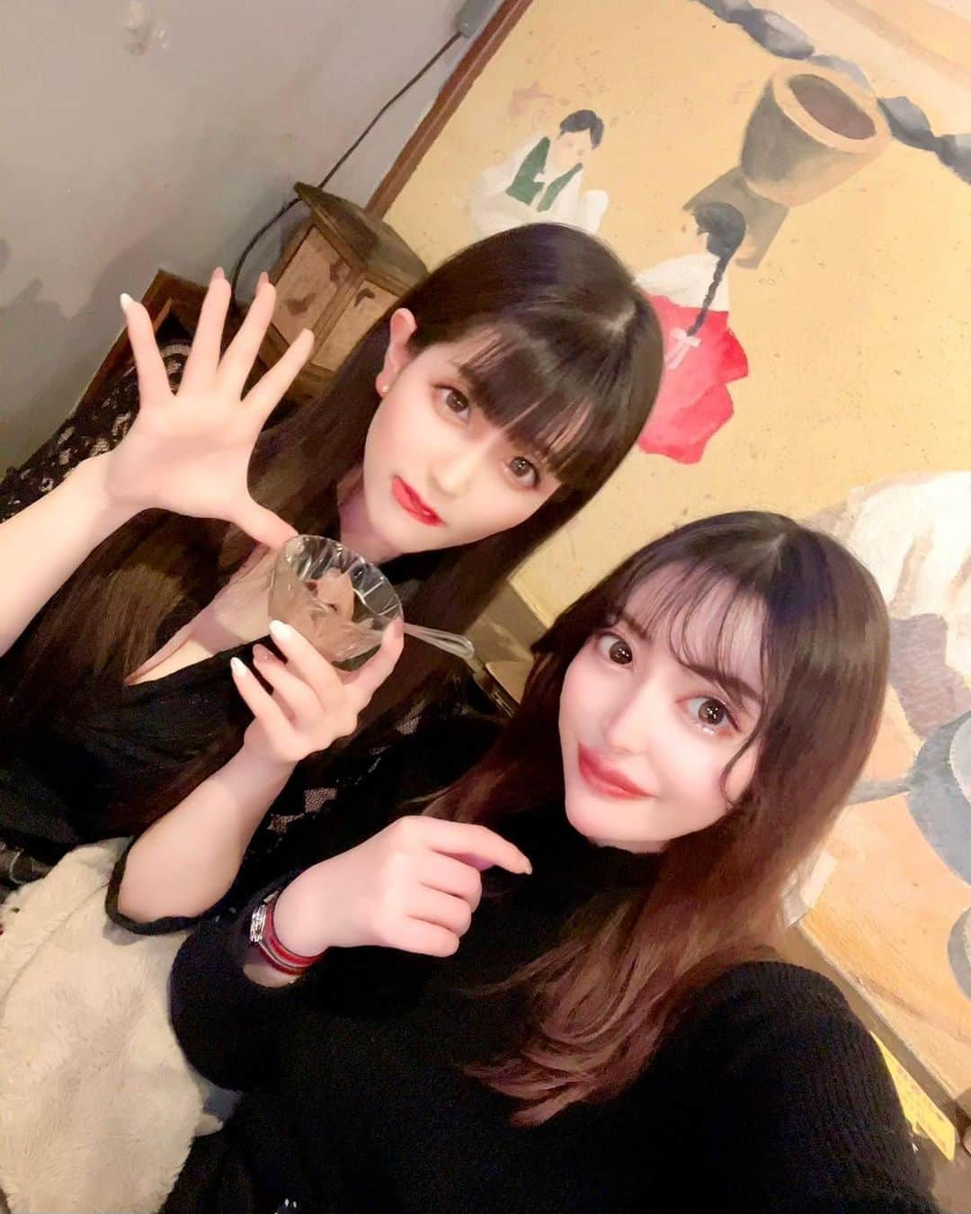 まろかのインスタグラム：「先日は . ぉ仕事帰りに 仲良し沙羅ちんと2人でご飯 🍻💕  🍒  チーズタッカルビ・サムギョプサル専門店 明洞タッカルビ 渋谷店 🍒 様  ✨ とろとろ～チーズタッカルビコース ✨ を頂きました 🐰💋  ぉ客さんも満席で . 若い子達が多く繁盛してました 🥰 飲み放題も種類がいっぱいで 、料理も美味しくかなりぉ腹ぃっぱぃで満たされました 🧸‪🤎  みんなも是非 、行ってみてね (∩´∀`∩) 💖  ⭐️ https://myonndonntakkarubi.owst.jp ⭐️  #まろか #拡散希望  PR @mddkbshibuya  #渋谷ランチ #渋谷ディナー #渋谷韓国料理 #千駄ヶ谷グルメ #千駄ヶ谷ランチ #明洞タッカルビ #渋谷グルメ #トリドリベース #渋谷チーズタッカルビ  #ましゅまろ #グラドル #カウンセラー #モデル #巨乳 #follow #followme #instagood #photo #selfie #girl #me #gravure #idol #model #sexy #style #japan #tokyo」