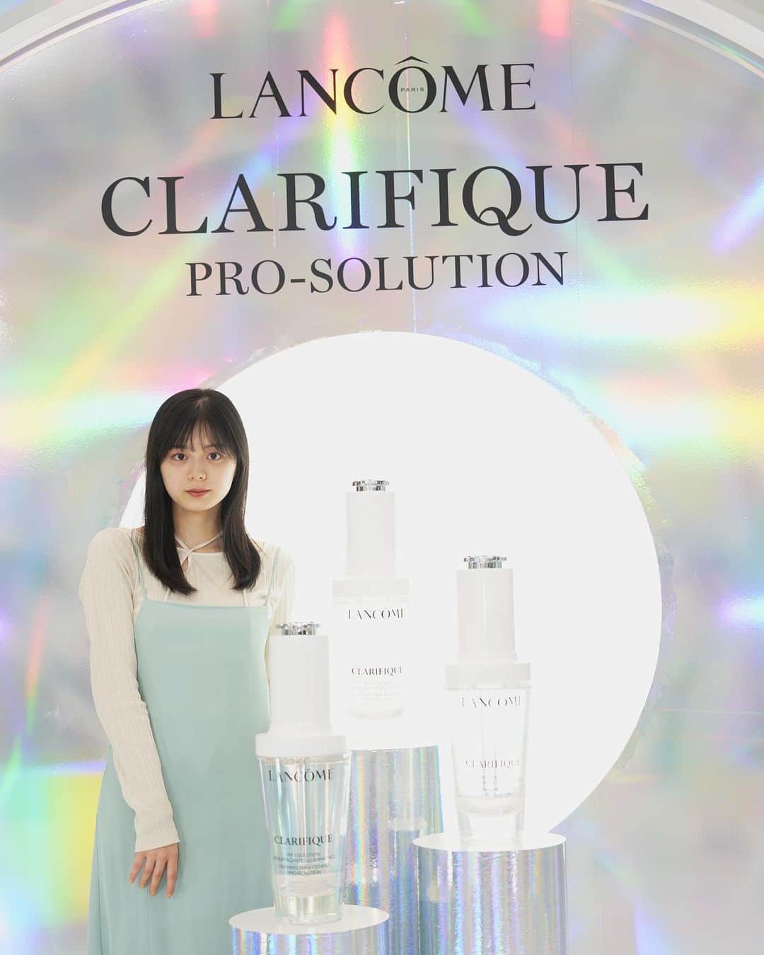 紺野彩夏のインスタグラム：「@lancomeofficial  2/10に発売された、 ランコム「クララフィック ブライトニング セラム」 のイベントにお邪魔しました！ 韓国で人気の美容施術「ウォーターピーリング」から着想を得た、「6QDx」美白美容液です。 私もいただいて使ってみましたが、みずみずしくお肌の透明感が上がった気がします、 みなさまもぜひ☺︎  #ランコム #クラリフィックブライトニングセラム  #pr」