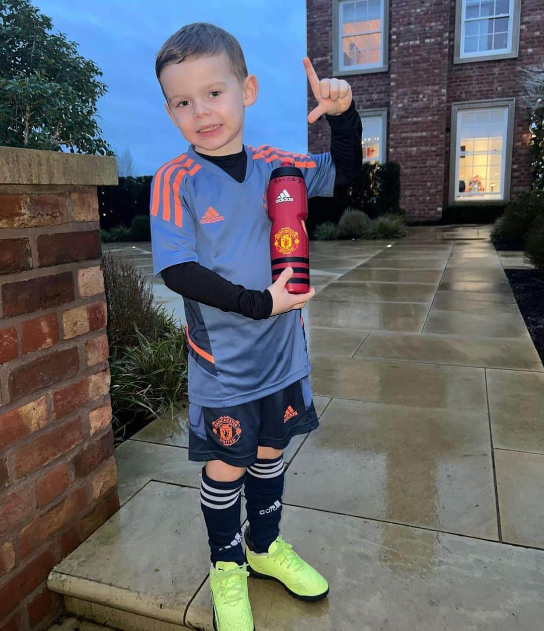 ウェイン・ルーニーさんのインスタグラム写真 - (ウェイン・ルーニーInstagram)「This little man was 5 yesterday. Happy Birthday Cass 🥳❤️」2月16日 20時21分 - waynerooney