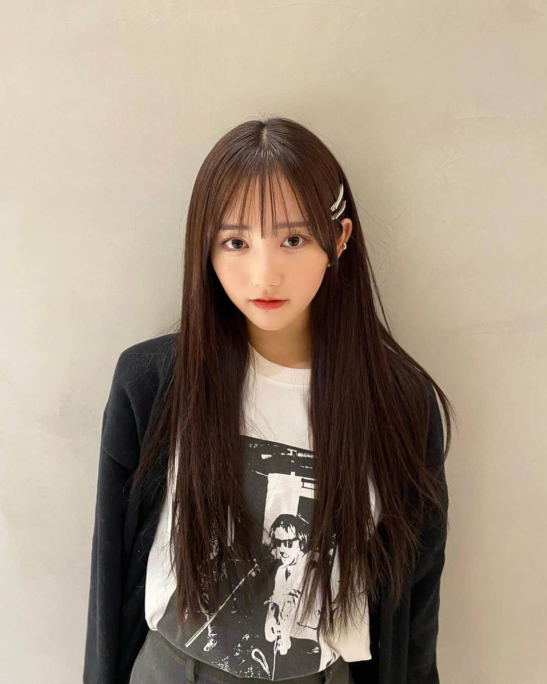 田島櫻子のインスタグラム：「ストレートヘア好きですか？👩🏻🖤」