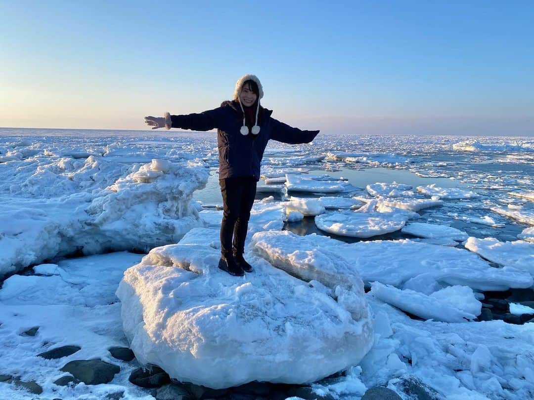 國本未華さんのインスタグラム写真 - (國本未華Instagram)「流氷の思い出。 座礁した流氷に乗りましたっ！ 流れている流氷は危ないから乗らないようにしましょう。 #流氷 #オホーツク #北海道」2月16日 20時30分 - kunimoto_mika