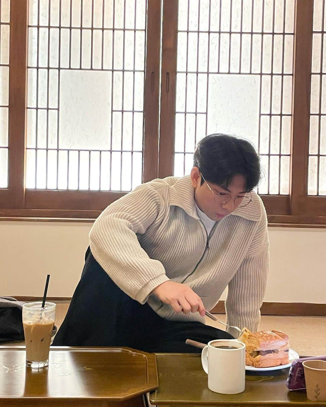 ディノのインスタグラム：「정면은 부담스러워서...」