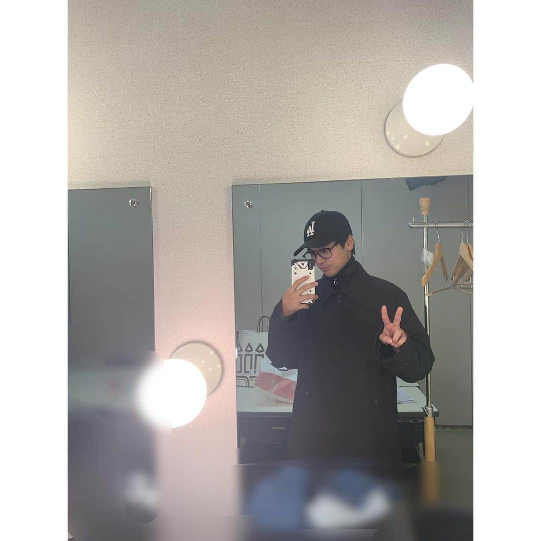 島村龍乃介さんのインスタグラム写真 - (島村龍乃介Instagram)「イェイ✌️ #最近服装間違えすぎで　#とにかく寒い」2月16日 20時22分 - shimamuraryunosuke