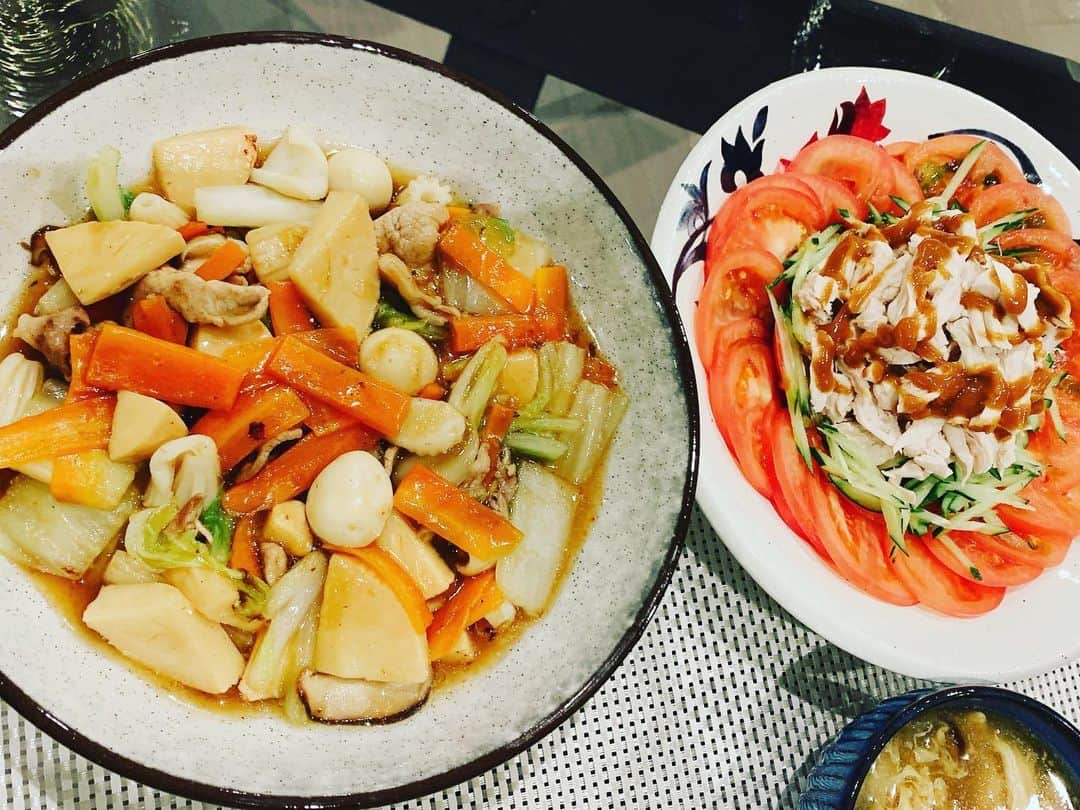 加藤綾子のインスタグラム：「* 今夜は八宝菜🥬✨  バンバンジーと中華スープも👩‍🍳  #お家ご飯」