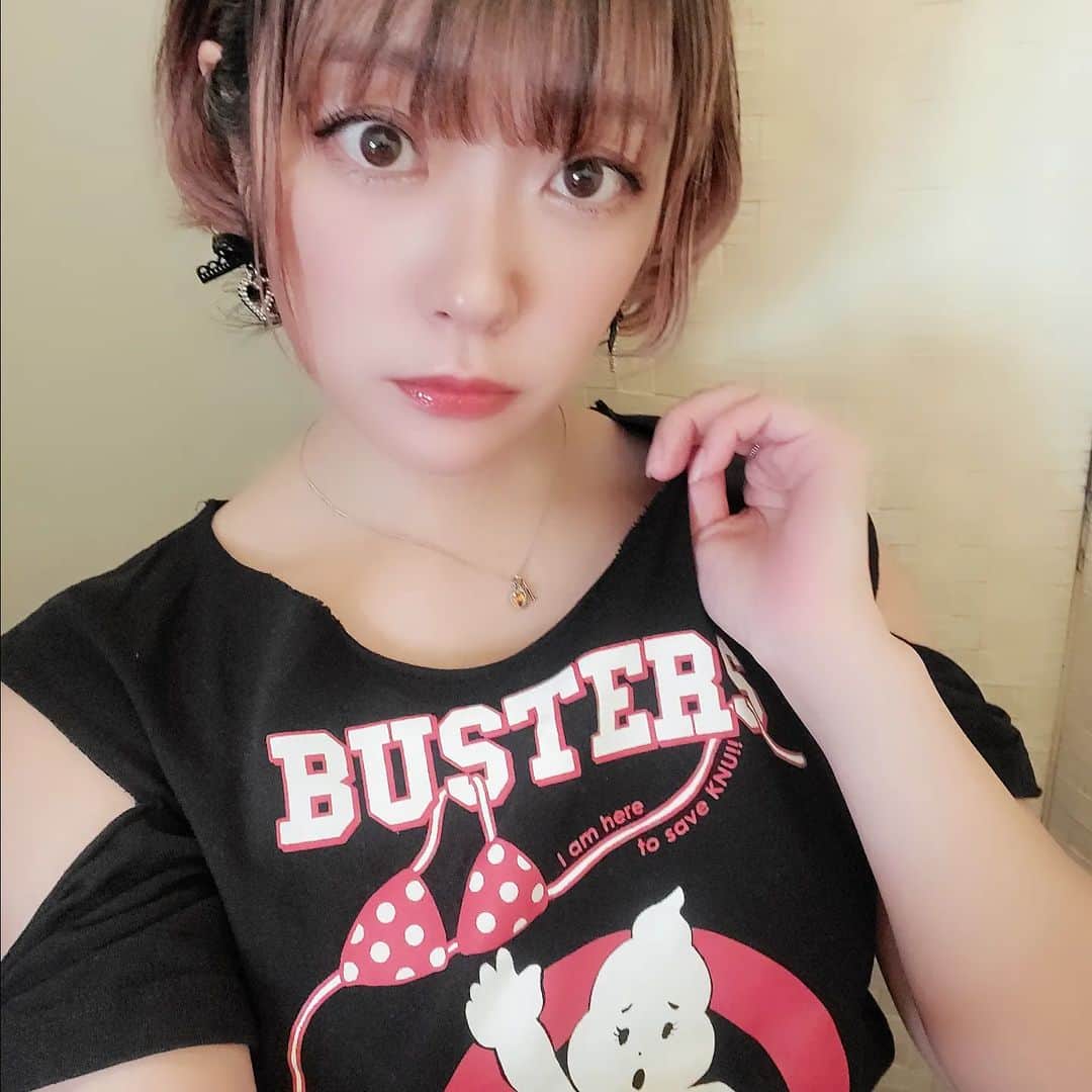 国友愛佳のインスタグラム：「今日は朝イチに病院→ダンスレッスン→公開ラジオ→配信🍊 久々？に１日中動いたー(笑)  今からお夕飯手作りするか、ご近所の焼き肉屋さん行くか迷う🐰🍺」