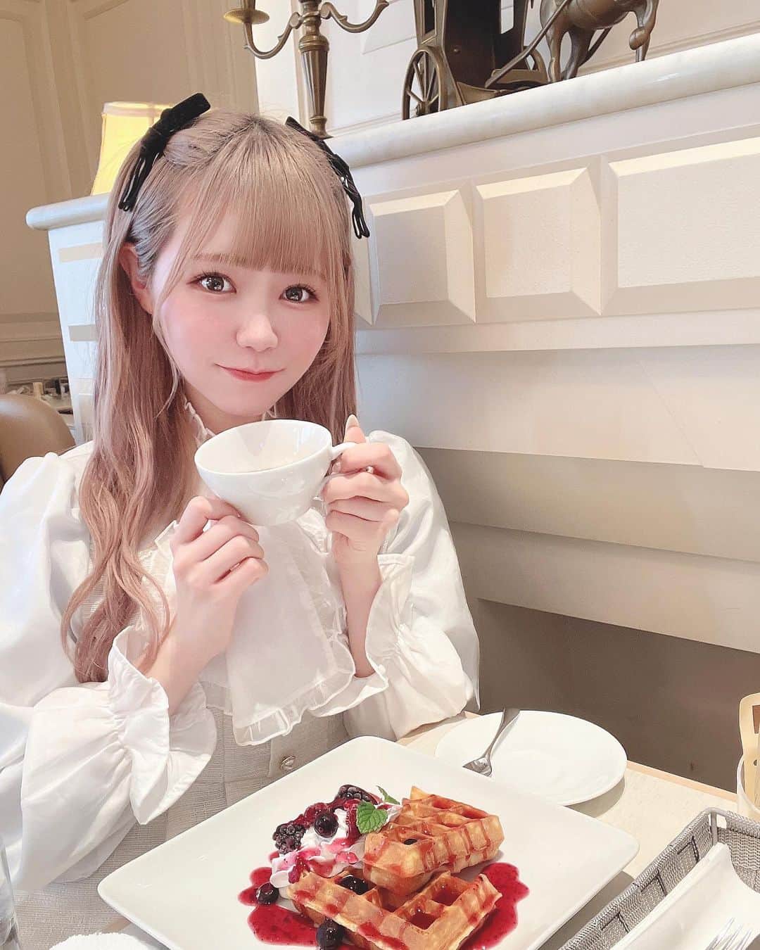 のインスタグラム：「୨୧ 今はまだあまりお出かけできないけど カフェ巡りとかお泊まり会できるお友達ほしい！ ・ ・ ・ ・ ・ #圧倒的天使  #カフェ巡り」