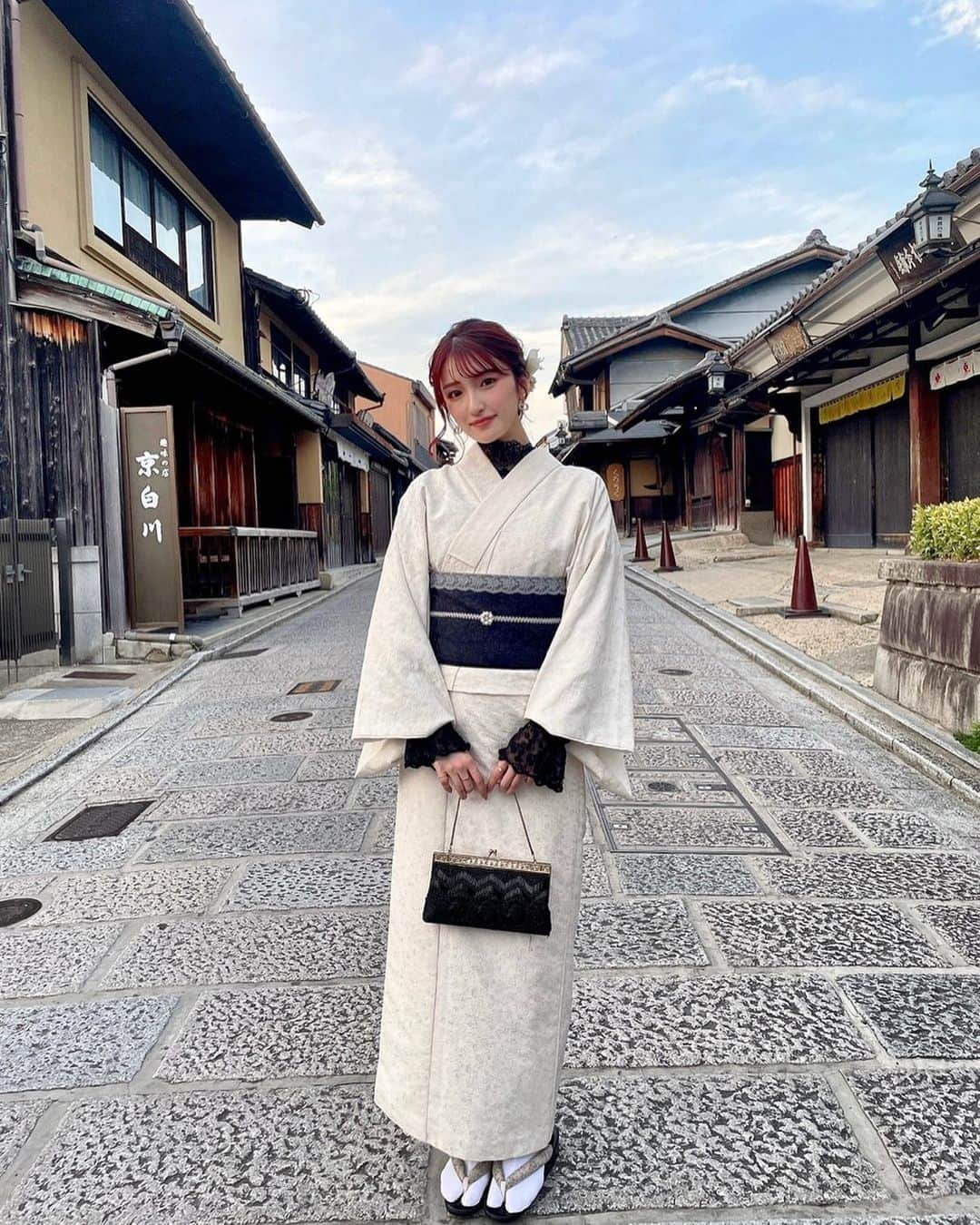 宅島紗彩のインスタグラム：「⁡ ⁡ ⁡ 去年の4月とかだったかな💭⛩ ⁡ ⁡ ⁡ ⁡ #kimono #kimonoremake #kimonostyle #kimonocardigan #kyoto #kyotocafe #trip #japan #kyotojapan #kyototrip #kyototravel #kyotofood #kyotogram #京都 #京都観光 #京都旅行 #着物 #着物ヘア #着物コーディネート #着物レンタル #着物女子 #着物ヘアアレンジ #👘 #⭐️」