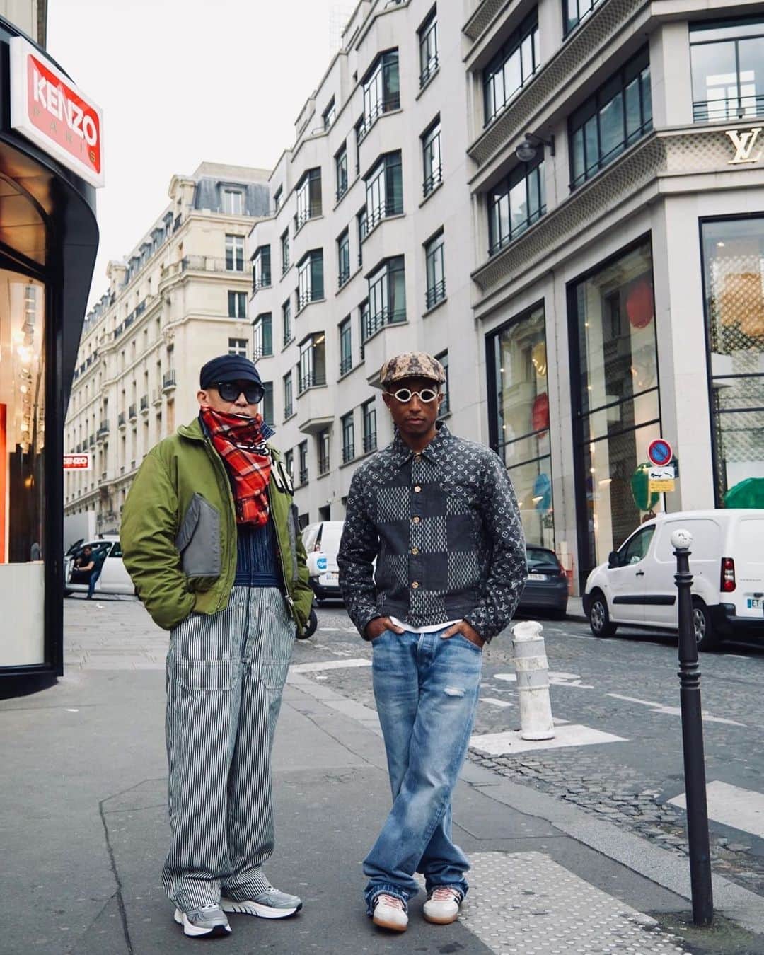 NIGOのインスタグラム：「𝐅𝐞𝐛𝐫𝐮𝐚𝐫𝐲 𝟏𝟔, 𝟐𝟎𝟐𝟑 𝐢𝐧 𝐏𝐚𝐫𝐢𝐬 🖖🏼🖖🏾🇫🇷」