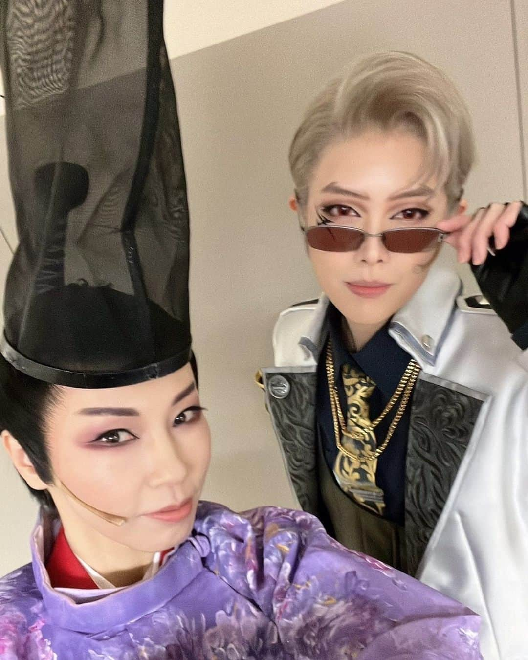 麻央侑希さんのインスタグラム写真 - (麻央侑希Instagram)「舞台『刀剣乱舞』禺伝 矛盾源氏物語 大阪初日無事終わりました。  一つ一つ一回一回丁寧に物語を届けます。  光源氏さんと。  #光源氏 #山鳥毛 #瀬戸かずや　さん #麻央侑希」2月16日 22時21分 - maoyuuki