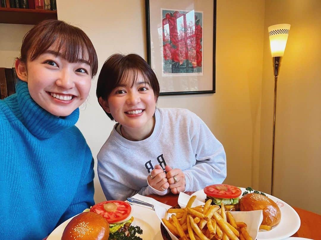 杉原凜のインスタグラム：「. 先日、すごーく久しぶりにテレビ朝日の万里菜さんにお会いできました☺️🫶 学生のころからお世話になっています。 局は違いますが、こうやって社会人になって仕事の話をできるのが嬉しいです！ 5年ぶりに一緒に歌舞伎を観に行きたいです〜🤭  #🍔🍟」