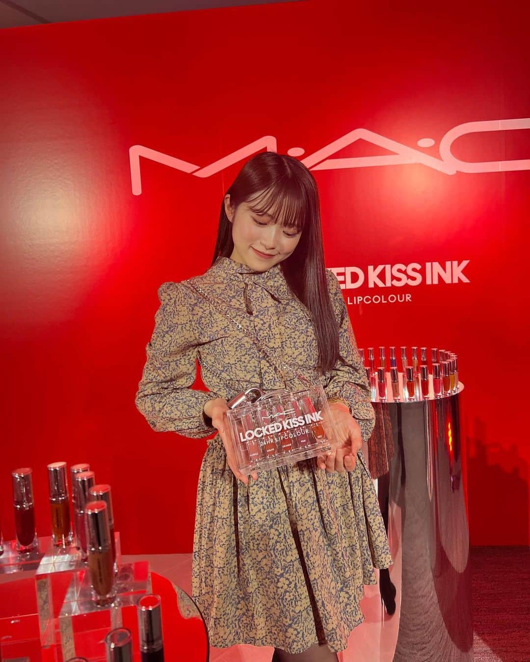 大賀咲希のインスタグラム：「. MACの新作かわいすぎてずっと見惚れてた、、🙈  #MACロックドキスインク  #KISS勝ちリップ  #キスプルーフ  #pr」