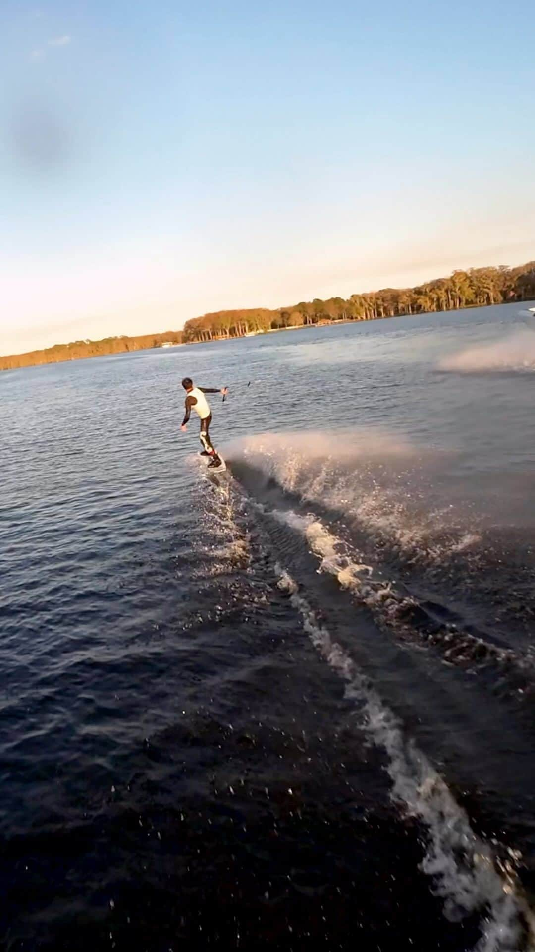 手塚翔太のインスタグラム：「One sunset hit from yesterday with my new @supra_boats SA550🔥🔥🔥  🚁: @agarabaghi  🌱: @fresh_bros」