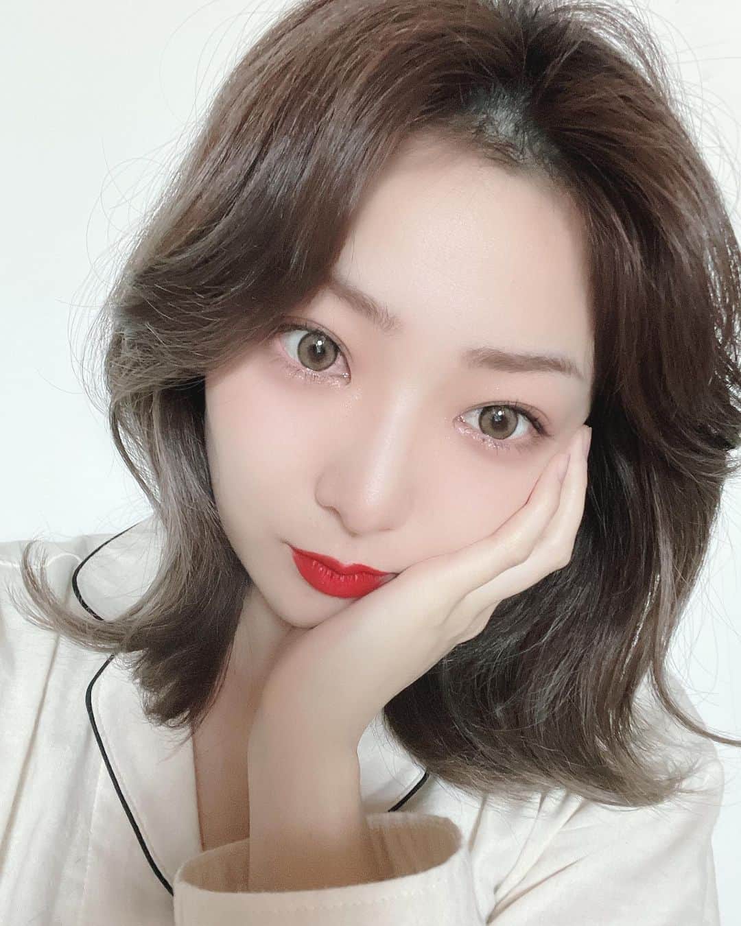 のインスタグラム：「1日で前髪激伸びして年相応になってきましたこんにちは🧸🪄」