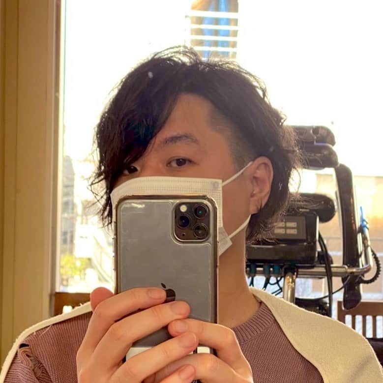 RAM RIDERのインスタグラム：「髪切ったメモ。3ヶ月以上経ってたみたい。」