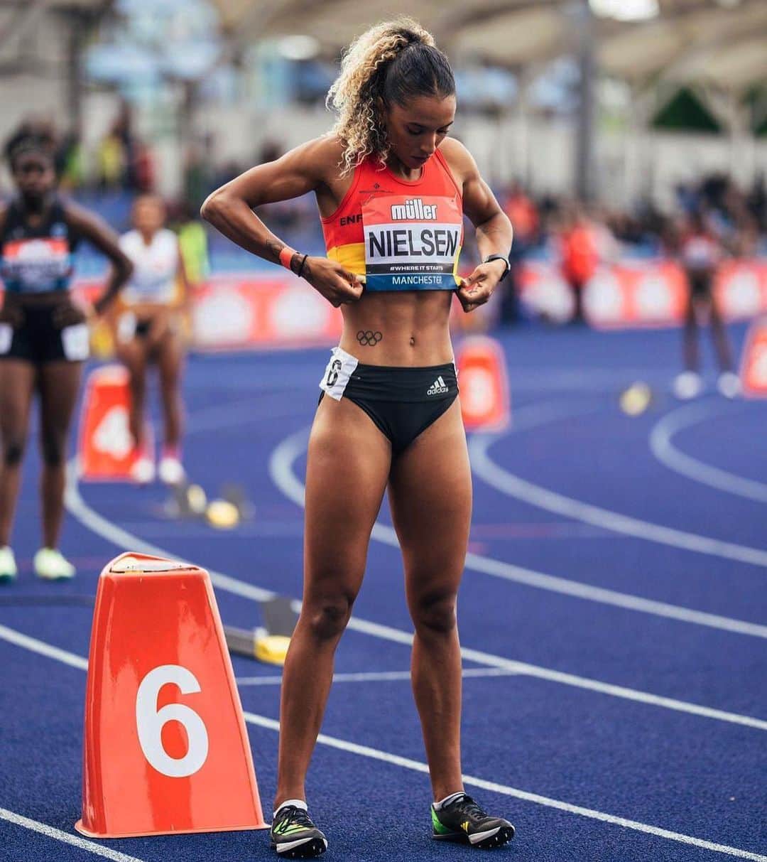 Laviai NIELSENのインスタグラム：「british indoor championships this weekend ✨  if you’d like to watch, you can tune into the BBC red button or watch on the british athletics website   my schedule: saturday heats 13:10 & semi-final 17:50 sunday final 16:05   let’s have some fun 🧚🏽‍♂️  📸 @coopsrun」