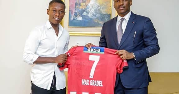 マックス・グラデルのインスタグラム：「Ce mardi 14 février 2023, j'ai eu l'honneur d'être reçu par le ministre @mamadou_toure_officiel , en charge de la Promotion de la Jeunesse, de l'Insertion Professionnelle et du Service Civique.  Il a tenu à se rassurer que ma famille et moi allons bien, suite au drame survenu en Turquie et par la même occasion me féliciter et m'encourager pour mon engagement auprès de la jeunesse.   Conformément à mon engagement citoyen, c'est avec honneur et bonheur que j'ai marqué mon entière disponibilité à accompagner toutes initiatives destinées à la jeunesse.   Je réitère mes remerciements au Ministre Mamadou Touré pour son accueil chaleureux et ses conseils avisés.   #motivation🇨🇮🇨🇮🇨🇮🍀🍀🍀🙏🏾🙏🏾🙏🏾」