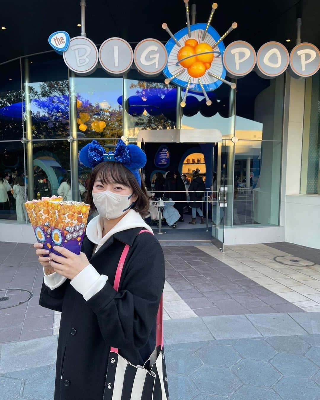 中家佐奈さんのインスタグラム写真 - (中家佐奈Instagram)「2人で初めて行くTDL🐭🎈  こにわのコーデ ・トップスはグラニフのモンスターズインク ・靴はadidasスーパースターのディズニーコラボ👟 ・リュックはコーチのディズニー×キースへリング  全身ディズニーでまとめて 『かわちぃ』  最後は閉店間際に買ったダンボのヘアバンド 『やっぱりちょっと違くて…ちゅき』  失礼しました笑 . . #東京ディズニーランド #tokyodisneyland  #TDL #モンスターズインク #ディズニーコーデ #グラニフ #COACH #adidas #KeithHaring」2月17日 0時38分 - 37nky