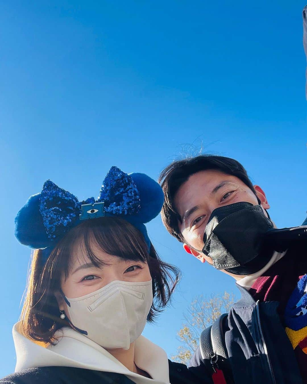 中家佐奈さんのインスタグラム写真 - (中家佐奈Instagram)「2人で初めて行くTDL🐭🎈  こにわのコーデ ・トップスはグラニフのモンスターズインク ・靴はadidasスーパースターのディズニーコラボ👟 ・リュックはコーチのディズニー×キースへリング  全身ディズニーでまとめて 『かわちぃ』  最後は閉店間際に買ったダンボのヘアバンド 『やっぱりちょっと違くて…ちゅき』  失礼しました笑 . . #東京ディズニーランド #tokyodisneyland  #TDL #モンスターズインク #ディズニーコーデ #グラニフ #COACH #adidas #KeithHaring」2月17日 0時38分 - 37nky