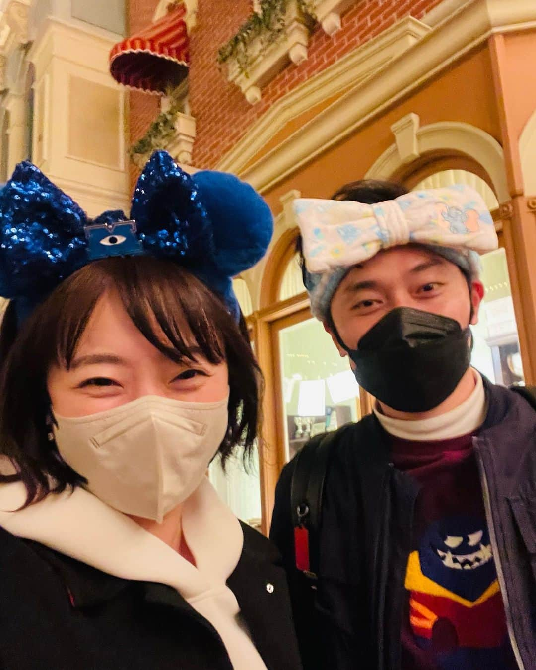 中家佐奈さんのインスタグラム写真 - (中家佐奈Instagram)「2人で初めて行くTDL🐭🎈  こにわのコーデ ・トップスはグラニフのモンスターズインク ・靴はadidasスーパースターのディズニーコラボ👟 ・リュックはコーチのディズニー×キースへリング  全身ディズニーでまとめて 『かわちぃ』  最後は閉店間際に買ったダンボのヘアバンド 『やっぱりちょっと違くて…ちゅき』  失礼しました笑 . . #東京ディズニーランド #tokyodisneyland  #TDL #モンスターズインク #ディズニーコーデ #グラニフ #COACH #adidas #KeithHaring」2月17日 0時38分 - 37nky