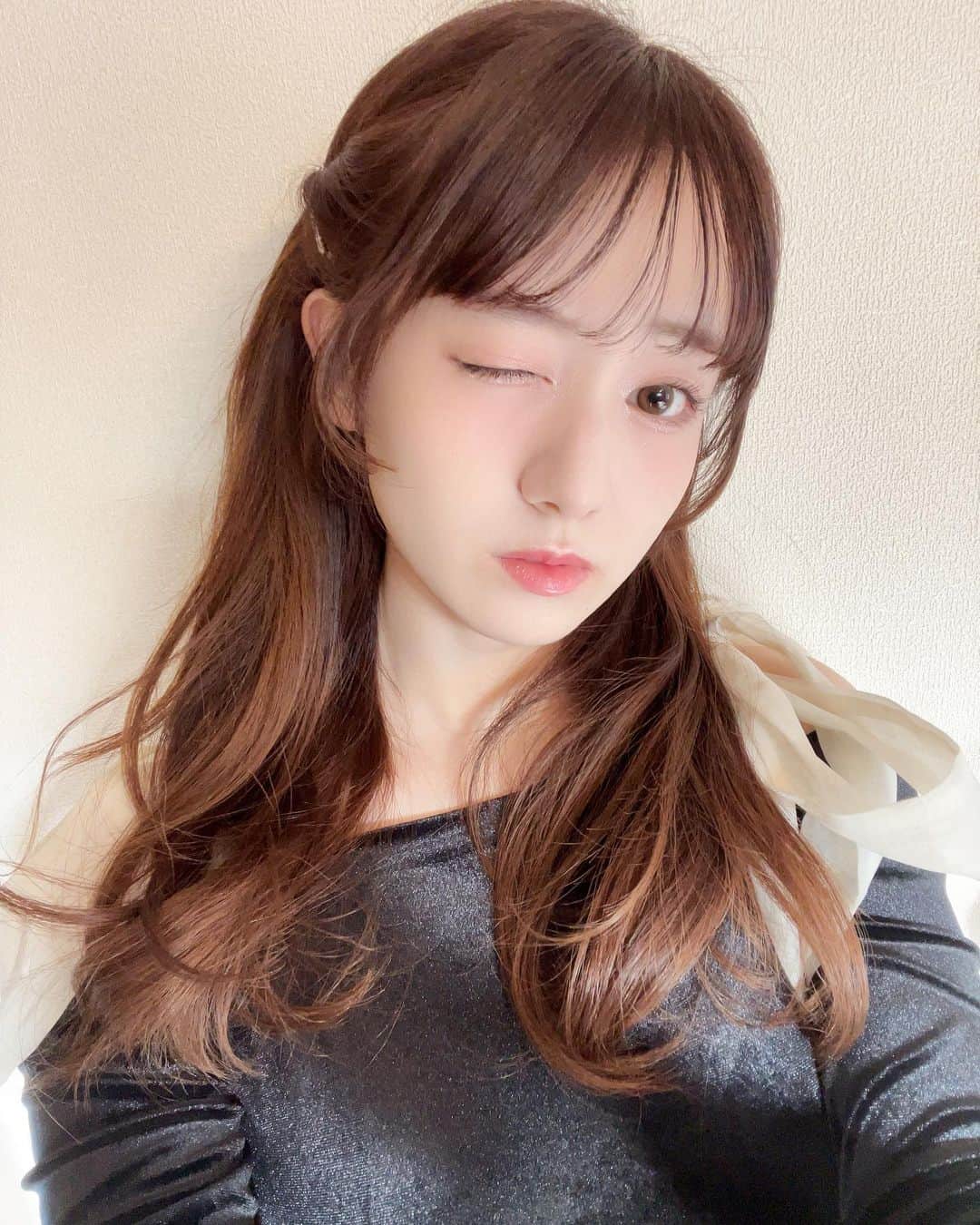 中川梨花のインスタグラム：「. 2023年初投稿ってまじ…？🐰笑」