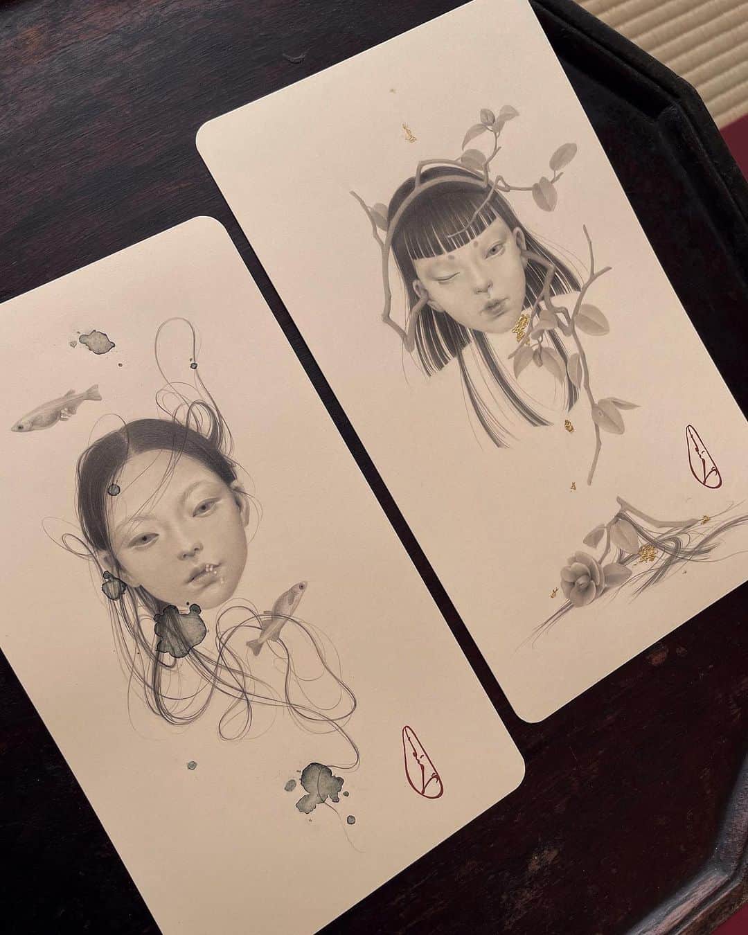 おざぶのインスタグラム：「These will be going to the 'Rakugaki' group show whitch opens Sat Feb 25th at Giant Robot2 gallery. Stay tuned to @giantrobot and @giantrobotstore for more info! 今年は庭で飼っているメダカとその横で咲いている椿を描いてみました。」