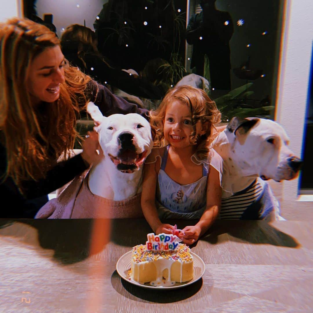 マッケンジー・ダーンのインスタグラム：「11 years birthday for our babies!!! Chance & Dalilah! Meus amores! Amamos vcs demais!❤️❤️❤️」