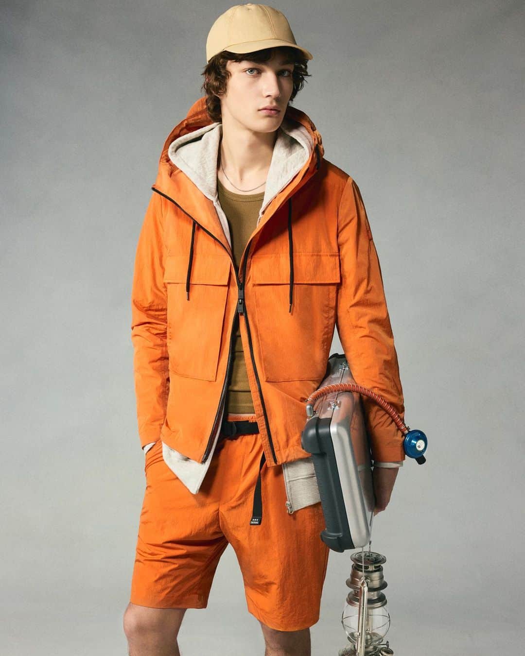 タトラスのインスタグラム：「Shine bright. The #TATRAS Spring-Summer 2023 collection seamlessly blends new and innovative thinking with traditional strengths, such as the elegant use of orange as the dominant color and the updating of classic washer fabric with a modern sensibility.  #tatrasofficial #tatras23ss」