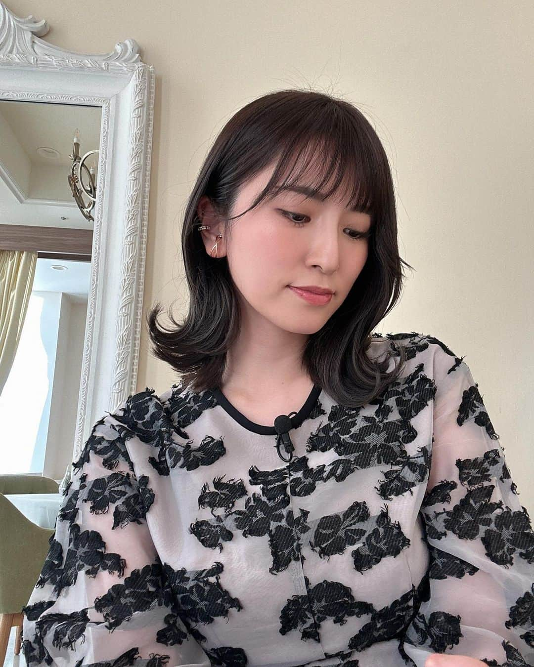 戸島花のインスタグラム：「@emu__hair で お仕事前に💇🏻‍♀️カラーしてセットしていただきました。 髪伸びてきたな〜〜🫶🫶」