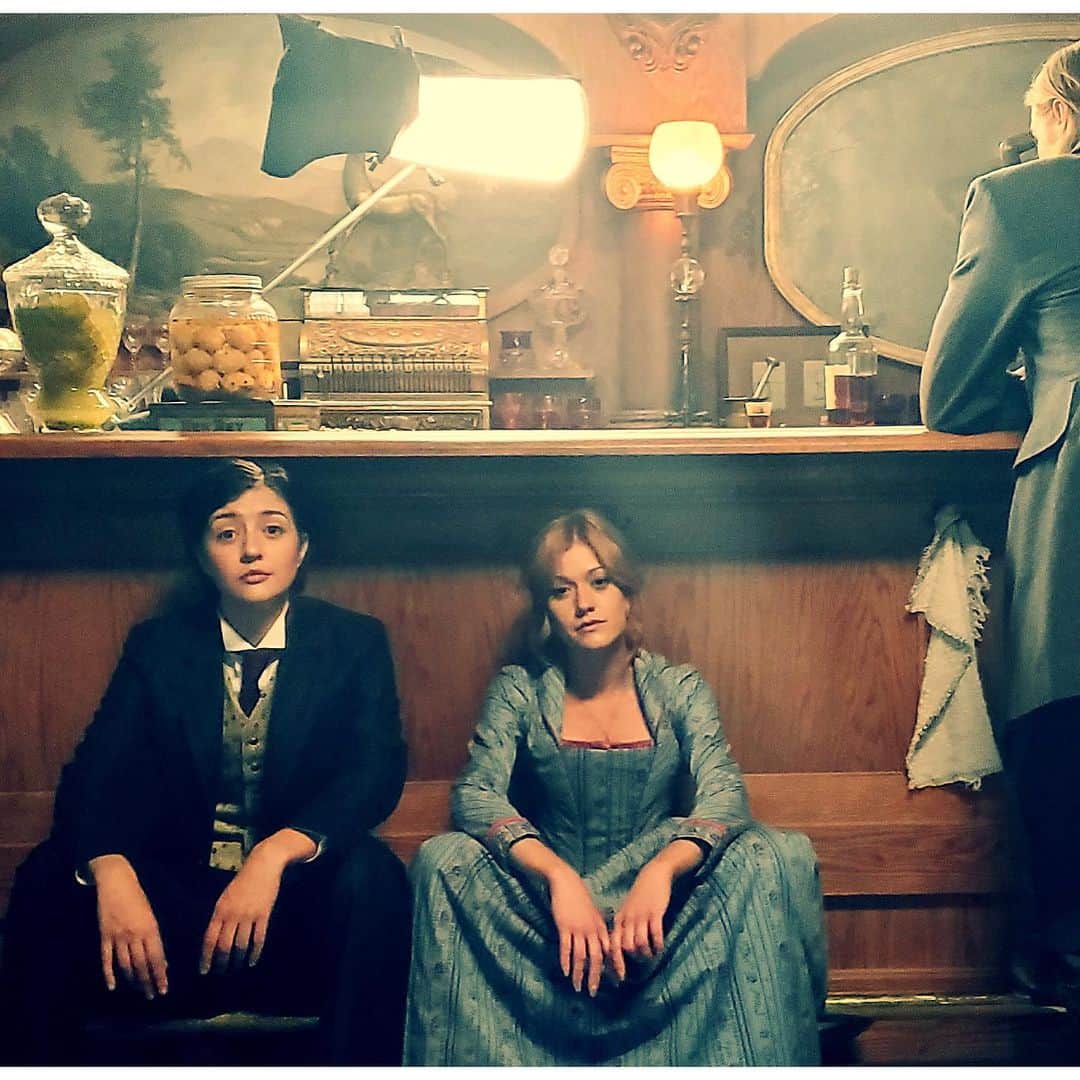 ケイティー・フィンドレーのインスタグラム：「⁣Hello! Tonight is episode 11 in Independence and I love my friends (except Justin and Lawrence who are nightmares).⠀ ⠀ This episode is super westerny, lightly touches on the horror show of colonial expansion and also we throw someone through a window. It’s not me, they said no. My suit is too nice. (one of these pictures is from episode 4, take the internet away from me)  ⠀ ⠀ @thecwwalkerindependence 9/8C on the CW. @thecw @cbstvstudios」