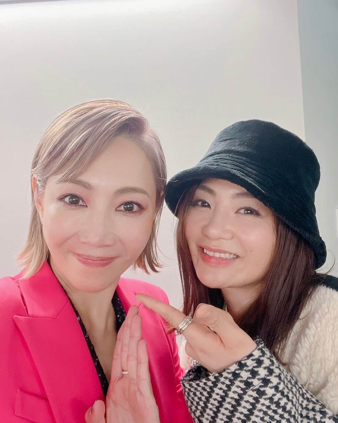 宮本美季のインスタグラム：「@reonyuzuki_official  様の　ビルボードを観に行きました❤️ 最後のThe Roseには感動しました🥹 そして個人的にLove is overがお気に入り😍  #ビルボード横浜 #ベルベル」