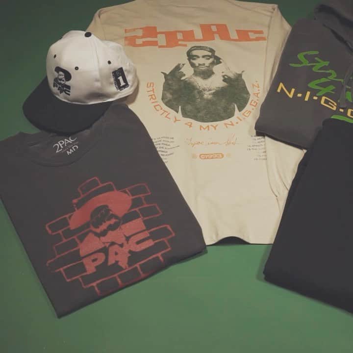 2Pacのインスタグラム：「Strictly 4 My N.I.G.G.A.Z. 30th Anniversary merch collection is available! Click the link in bio to shop now!」