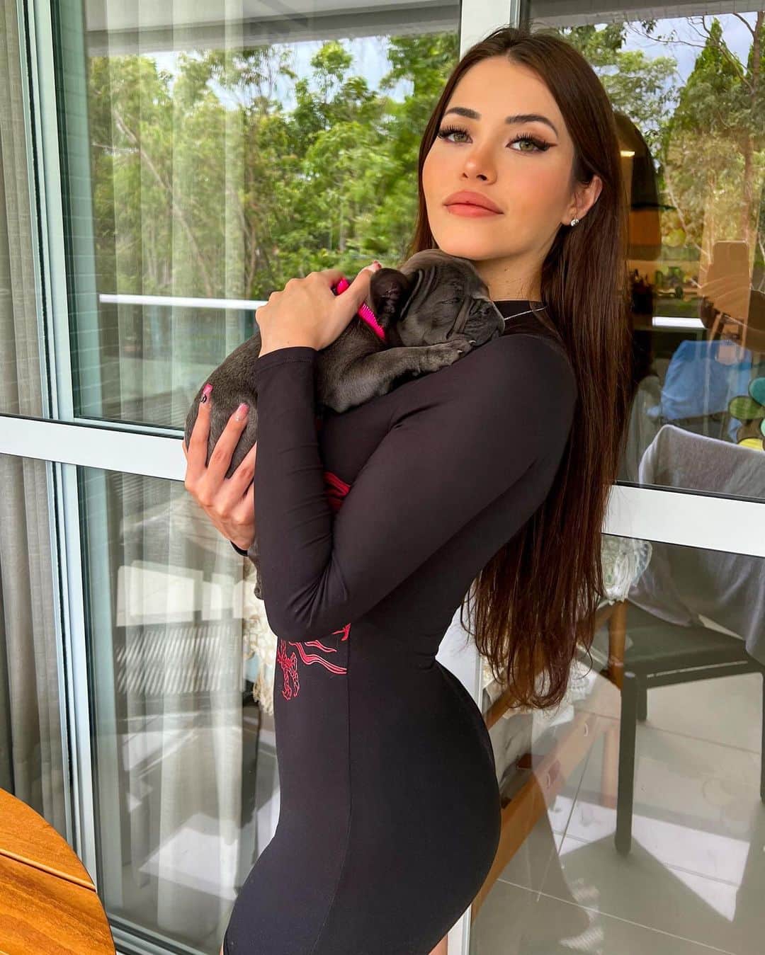 Claudia Alendeさんのインスタグラム写真 - (Claudia AlendeInstagram)「me and a tiny creature 🥺 and (Sophie not happy about this post🐈)」2月17日 6時21分 - claudiaalende