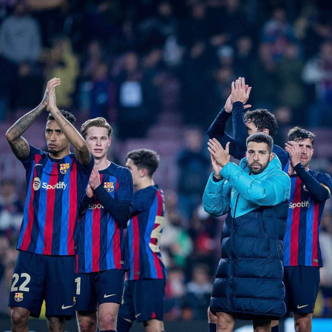 ジョルディ・アルバさんのインスタグラム写真 - (ジョルディ・アルバInstagram)「Espectacular el Camp Nou, gracias por el ambiente y el apoyo de siempre. Gran esfuerzo del equipo esta noche. Iremos a Manchester a dar todo para conseguir el objetivo!! 🔵🔴」2月17日 7時00分 - jordialbaoficial