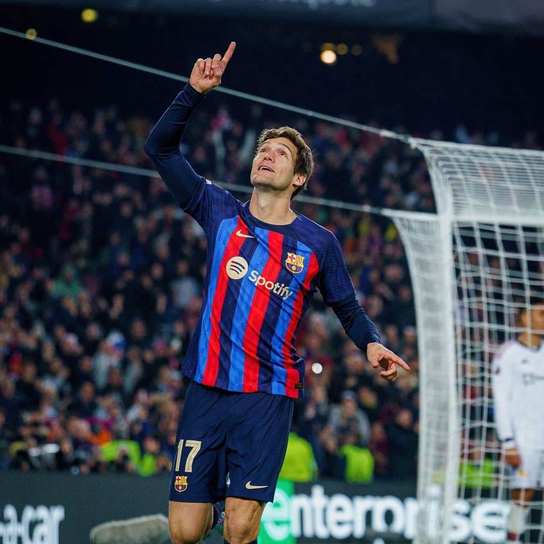 のインスタグラム：「Para el mas grande, hoy y SIEMPRE. Cuidanos desde arriba hasta el día que nos volvamos a juntar. 🙏🕊️ te quiero viejo.   Gracias a todos x vuestros mensajes ❤️💙」