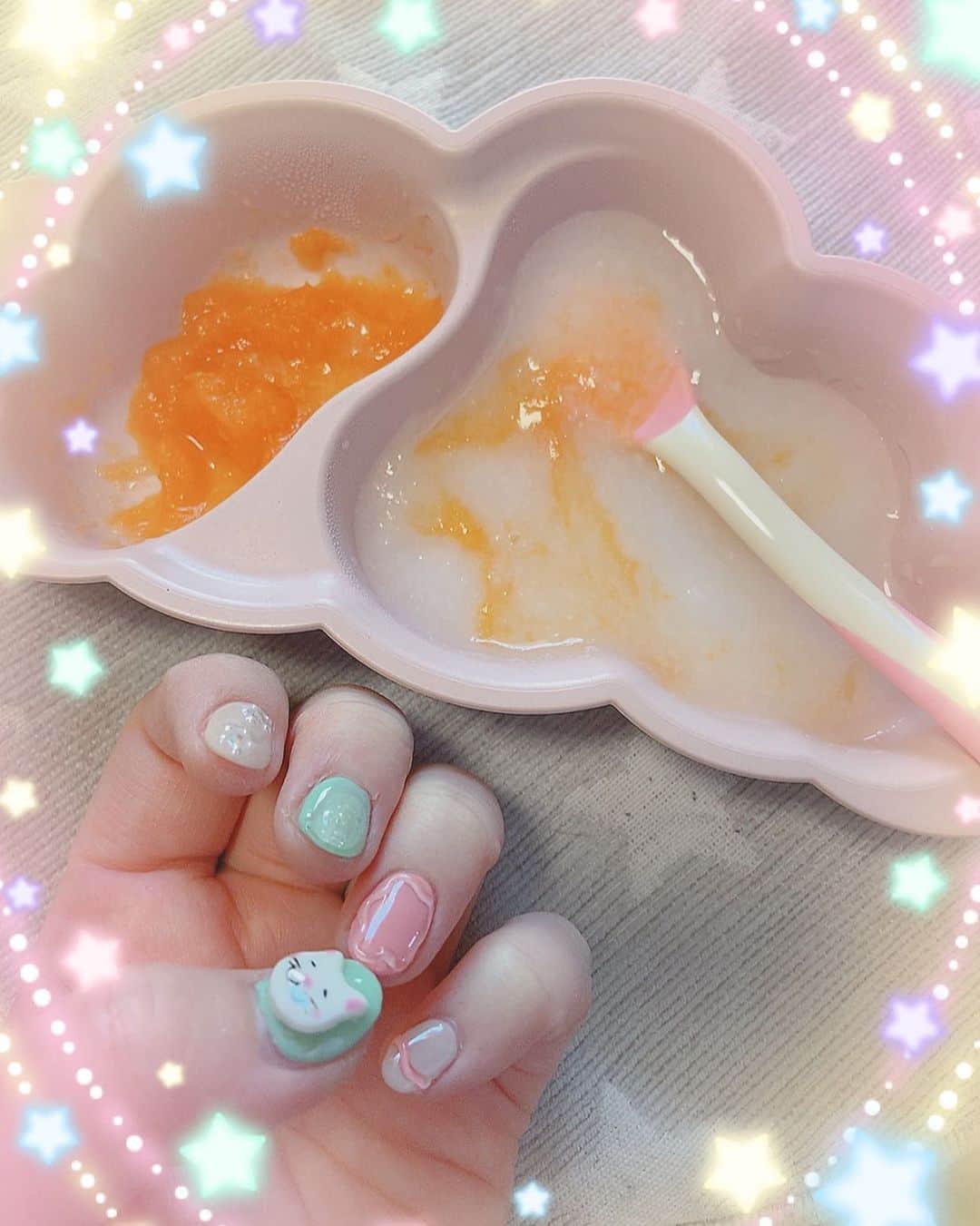 中上育実さんのインスタグラム写真 - (中上育実Instagram)「愛するでぶねこを施してもらったネイルで みくりんににんじん🥕を食べさせたよ〜 前のめりで‎ŧ‹"ŧ‹"ŧ‹"ŧ‹"(๑´ㅂ`๑)ŧ‹"ŧ‹"ŧ‹"ŧ‹"してた可愛かったー  #でぶねこ  #離乳食初期  #3人目はただただ可愛い」2月17日 13時17分 - nakagami193