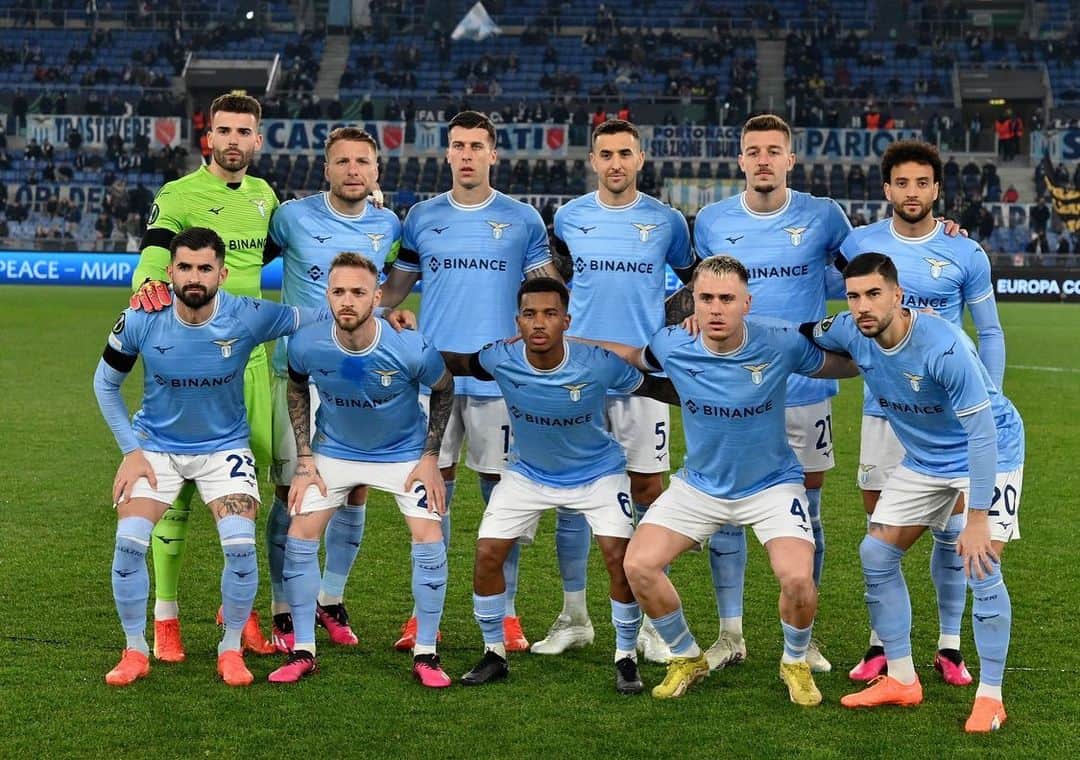 パトリックのインスタグラム：「Contro tutto e tutti, bravi ragazzi 🦅💙」