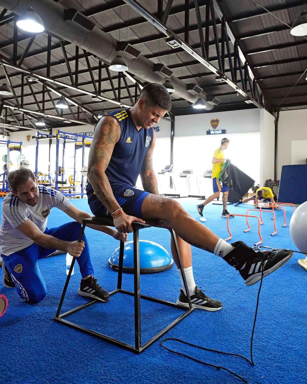 マルコス・ロホのインスタグラム：「Luche y vuelva, Capitán 💪🏋️‍♂️  💙💛💙」