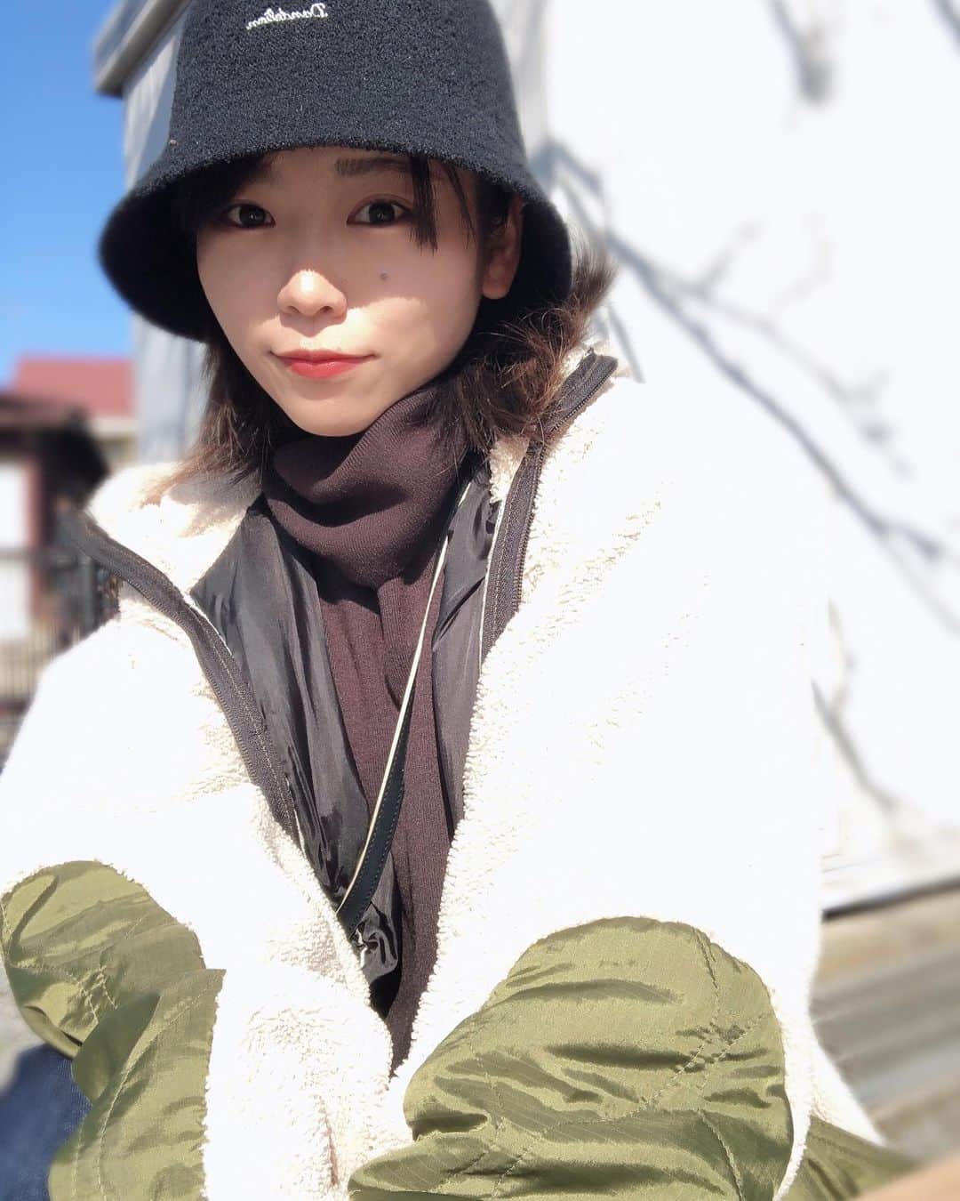 のインスタグラム：「. 子供いると活動時間が違うからか 有酸素運動(子どもとの公園)してるからか ひとりな冬より暖かい気がする🤭🤍 春、もうすぐ来るかな⁇ . . . . . #2児のママ　#男の子ママ #兄弟ママ #ママ友募集 #2歳児ママ #0歳児ママ #2歳差育児 #instalike #instagood #followme」