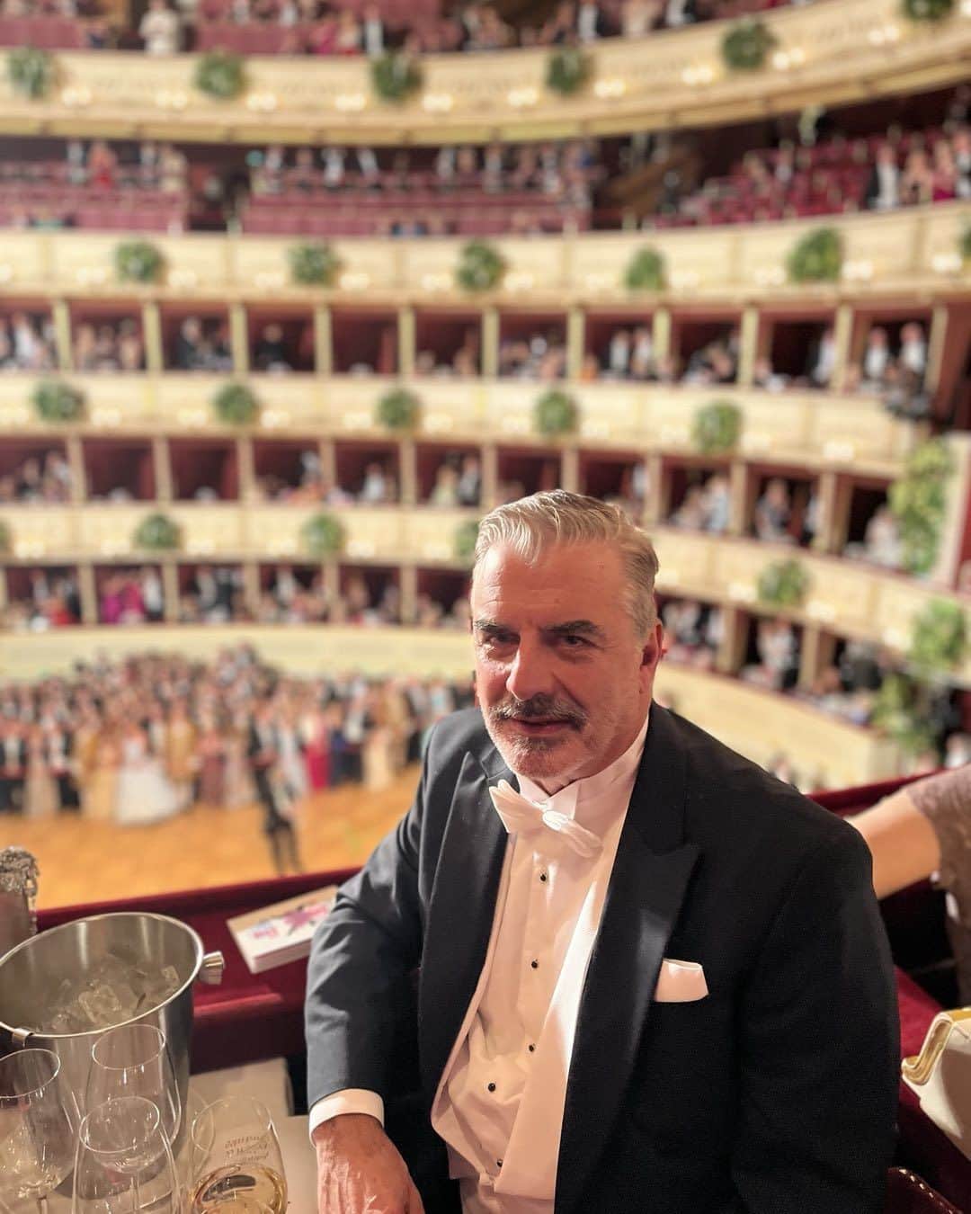 クリス・ノースのインスタグラム：「The Vienna Grand Opera Ball- stunning! One feels transported back in time-they’ve celebrated and danced the Vienna Waltz since 1860 at this Grand Opera house-」