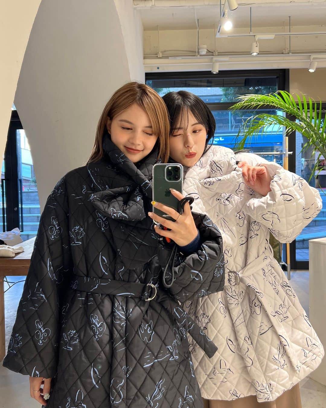 安田乙葉さんのインスタグラム写真 - (安田乙葉Instagram)「いつのやねんの👭📸 やっぱりおそろい可愛いにゃ」2月17日 10時39分 - happyotoppy