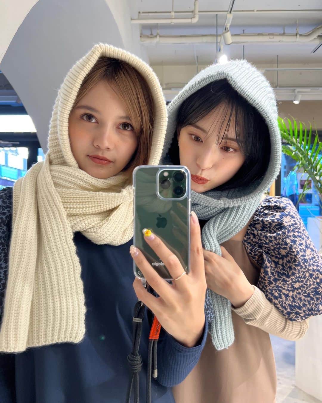 安田乙葉さんのインスタグラム写真 - (安田乙葉Instagram)「いつのやねんの👭📸 やっぱりおそろい可愛いにゃ」2月17日 10時39分 - happyotoppy